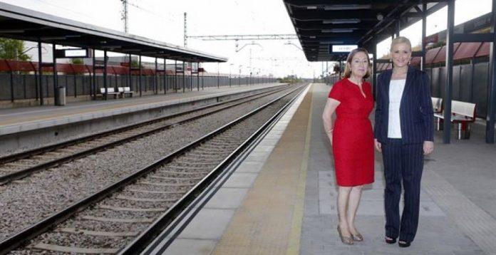 Pastor y Cifuentes durante la inauguración de la estación de Soto del Henares