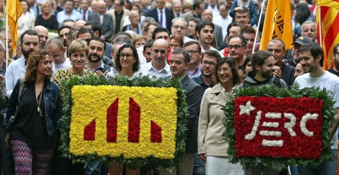 Dirigentes de ERC, durante la ofrenda floral a Rafael Casanova esta mañana en Barcelona.