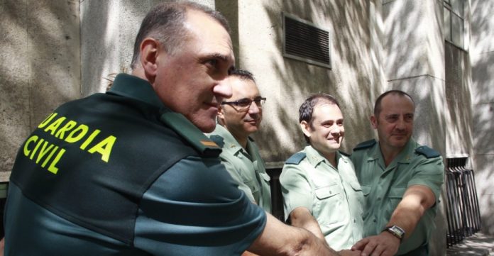 Los agentes han protestado ante su Dirección General, en la madrileña calle de Guzmán el Bueno.