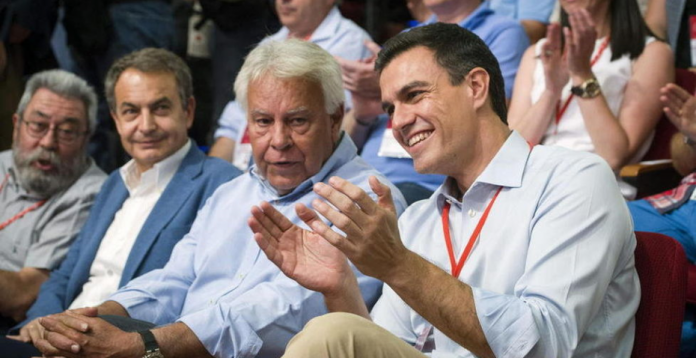 Pedro Sánchez junto a los expresidentes socialistas Zapatero y González