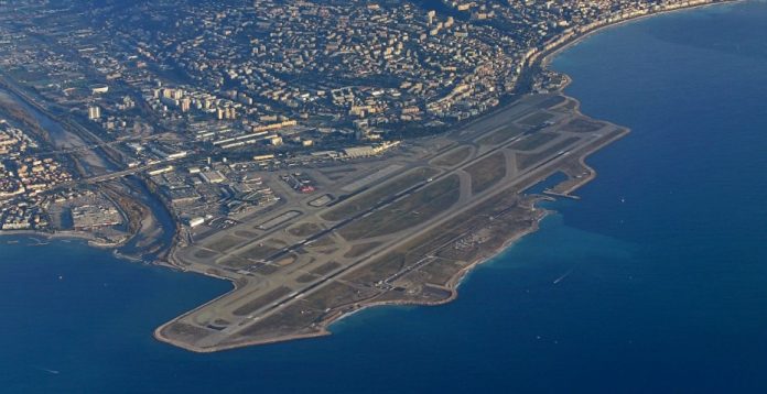 Vista aérea del aeropuerto de Niza.