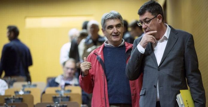 Enric Ariño y Enric Morera a su llegada al Consell General de Compromís