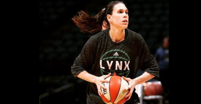 Su equipo, las Lynx de Minnesota, acaba de ganar la WNBA. 