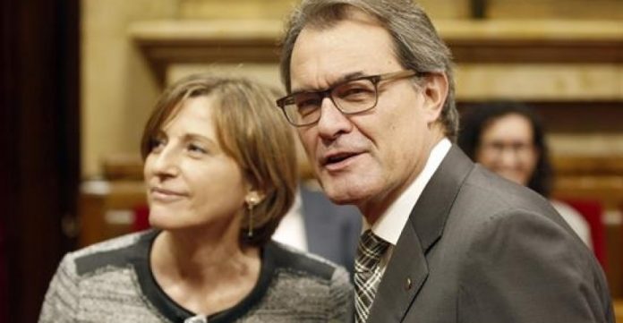 Forcadell junto a Artur Mas antes de la votación