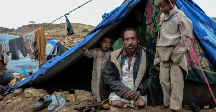 Un desplazado y discapacitado huido de Sada junto a 23 familiares a causa de los bombardeos