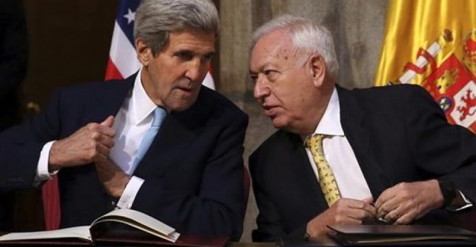 Kerry y Margallo durante su encuentro