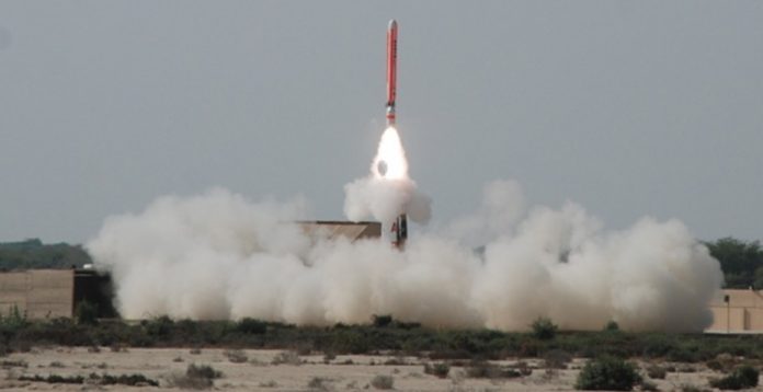 Ensayo de un misil de crucero Hatf-VII Babur paquistaní, con un alcance mínimo de 350 kilómetros