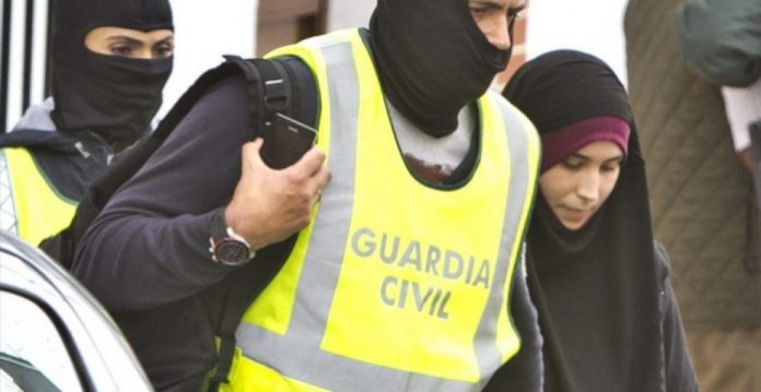 Joven yihadista detenida en Barajas