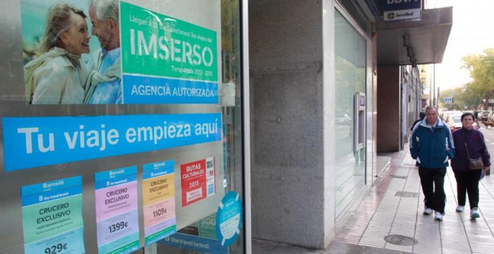 El programa de viajes del Imserso este año arrancará con casi un mes y medio de retraso por los recursos contra el concurso público. 