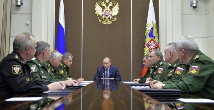 Putin reunido con la cúpula militar rusa