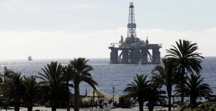 Este mes se cumple un año desde que Repsol comenzara las prospecciones petrolíferas en Canarias.