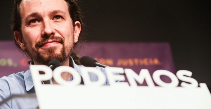 El secretario general de Podemos, Pablo Iglesias, anoche en rueda de prensa. 