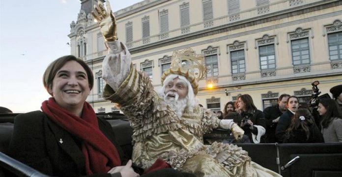 Ada Colau, durante la cabalgata de Reyes el martes en Barcelona.