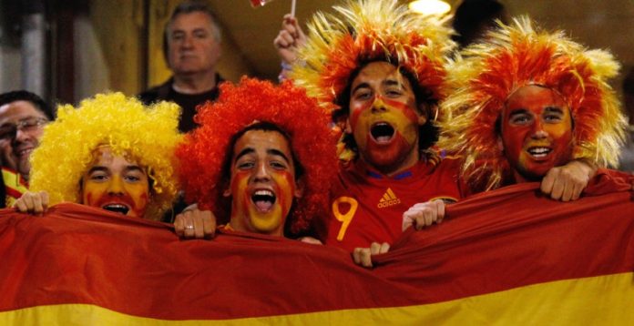 Aficionados de la selección española de fútbol. 