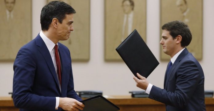 Sánchez y Rivera firmaron ayer su pacto de legislatura.