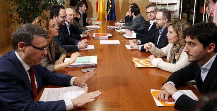 Los equipos de PSOE y C's se han reunido por tercera vez.