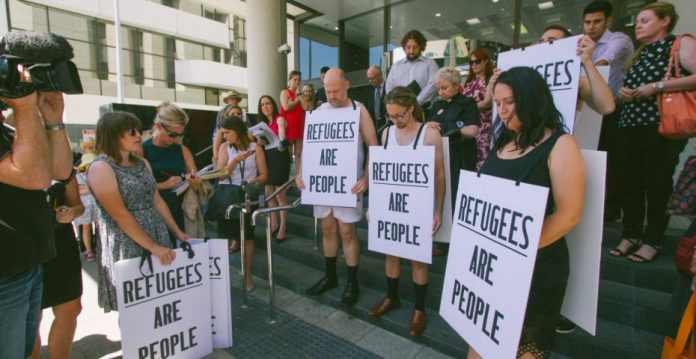 La estricta política de inmigración australiana despierta mucha oposición en el país