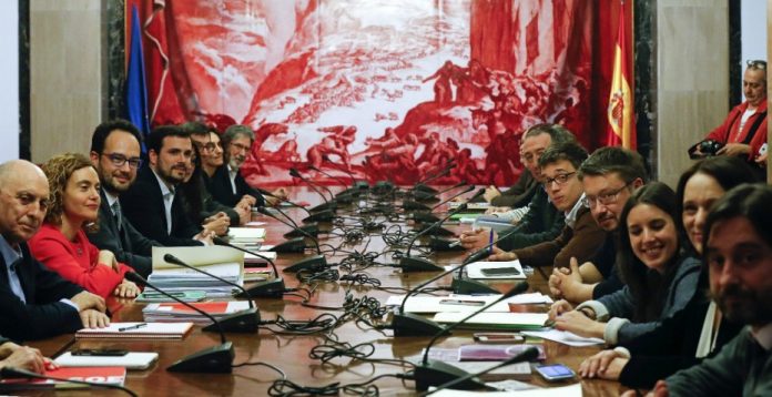 La reunión a cuatro ha sido en la sala Sert del Congreso.