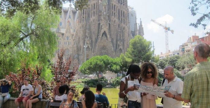 Los residentes en España realizaron 175,5 millones de viajes en 2015