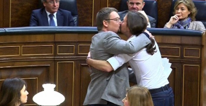 El beso de Iglesias y Domènech