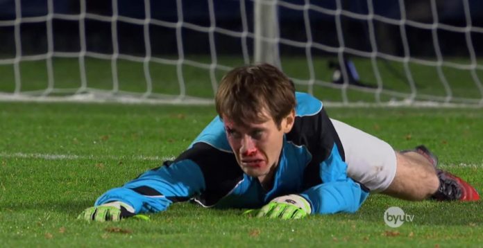 Scott Sterling después de los pelotazos